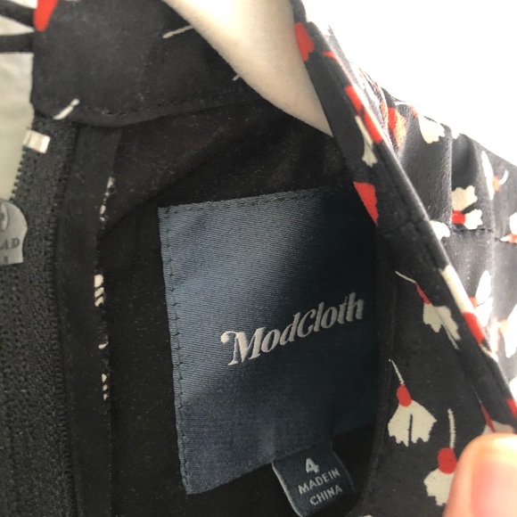 **SOLD** Enjoy every moment ModCloth cutout dress - Picture 5 of 7